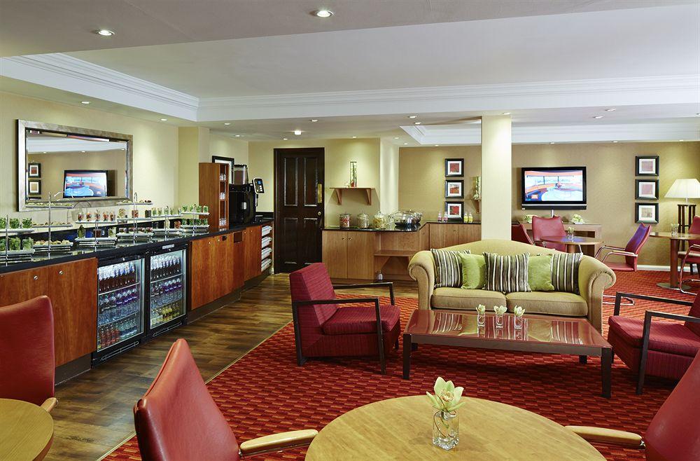 Delta Hotels By Marriott Heathrow Windsor Exteriér fotografie
